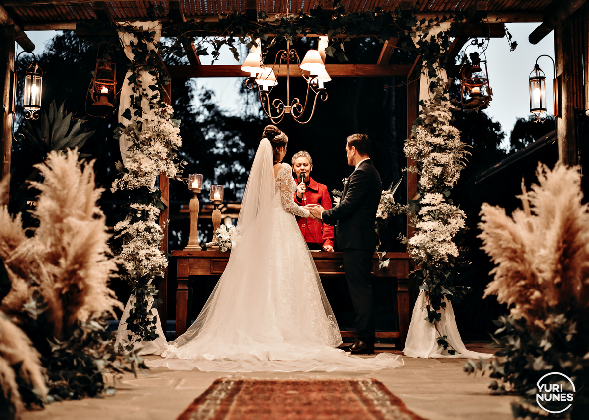 fotografia-de-casamento-na-serra-gaucha-vale-dos-vinheos-pousada-villa-tuiuty-fotografo-de-casamento-em-bento-goncalves-yuri-nunes-casamento-ao-ar-livre-mini-wedding-destination-wedding-case-em-bento