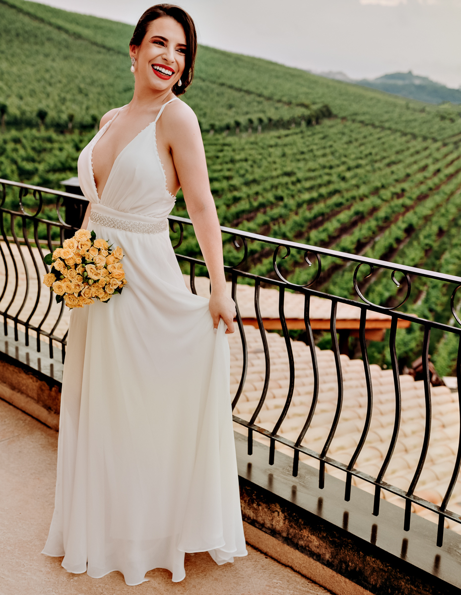 Mini-wedding-casar-em-Bento-Gonçalves-destination-wedding-noiva-vestido-de-noiva-ensaio-fotografico-de-casal-fotos-no-vale-dos-vinhedos-fotógrafo-de-casamento-em-Bento-Gonçalves