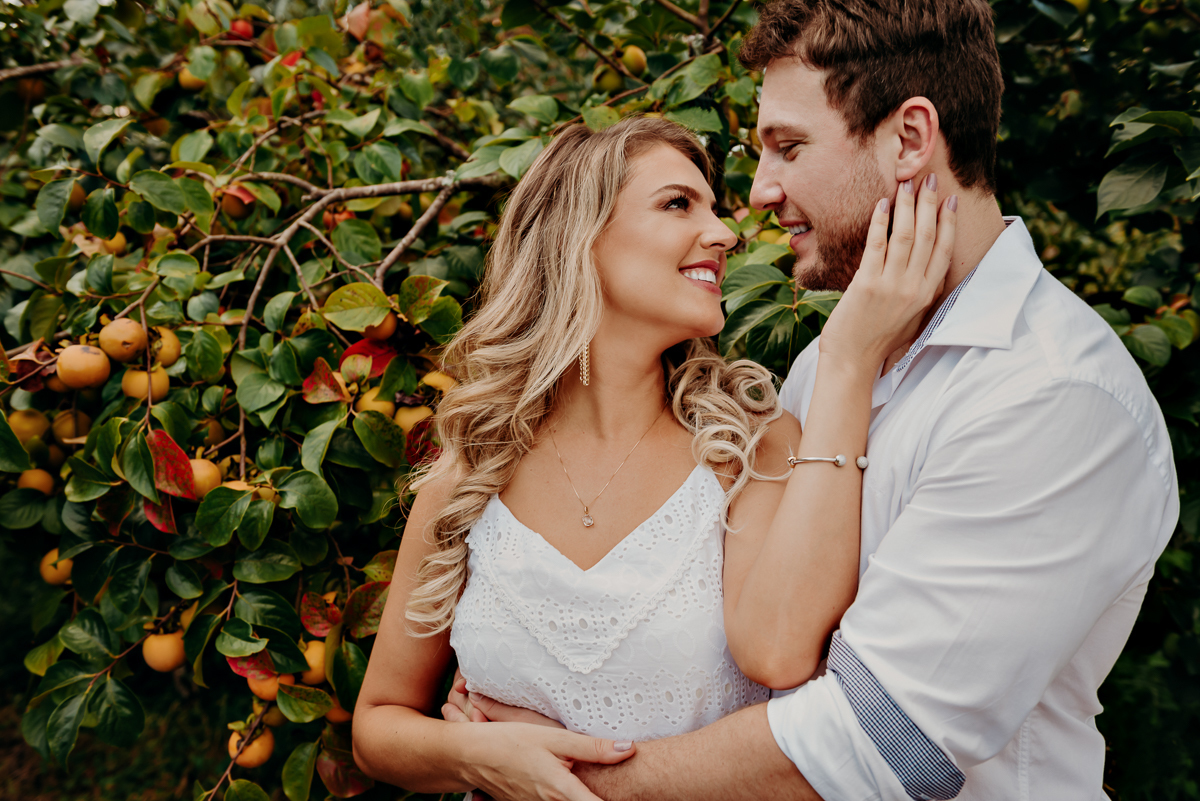 fotografia-de-casal-ensaio-externo-fotografia-de-casamento-na-serra-gaucha-fotografo-de-casamento-em-bento-goncalves-yuri-nunes-vinícola-don-giovanni