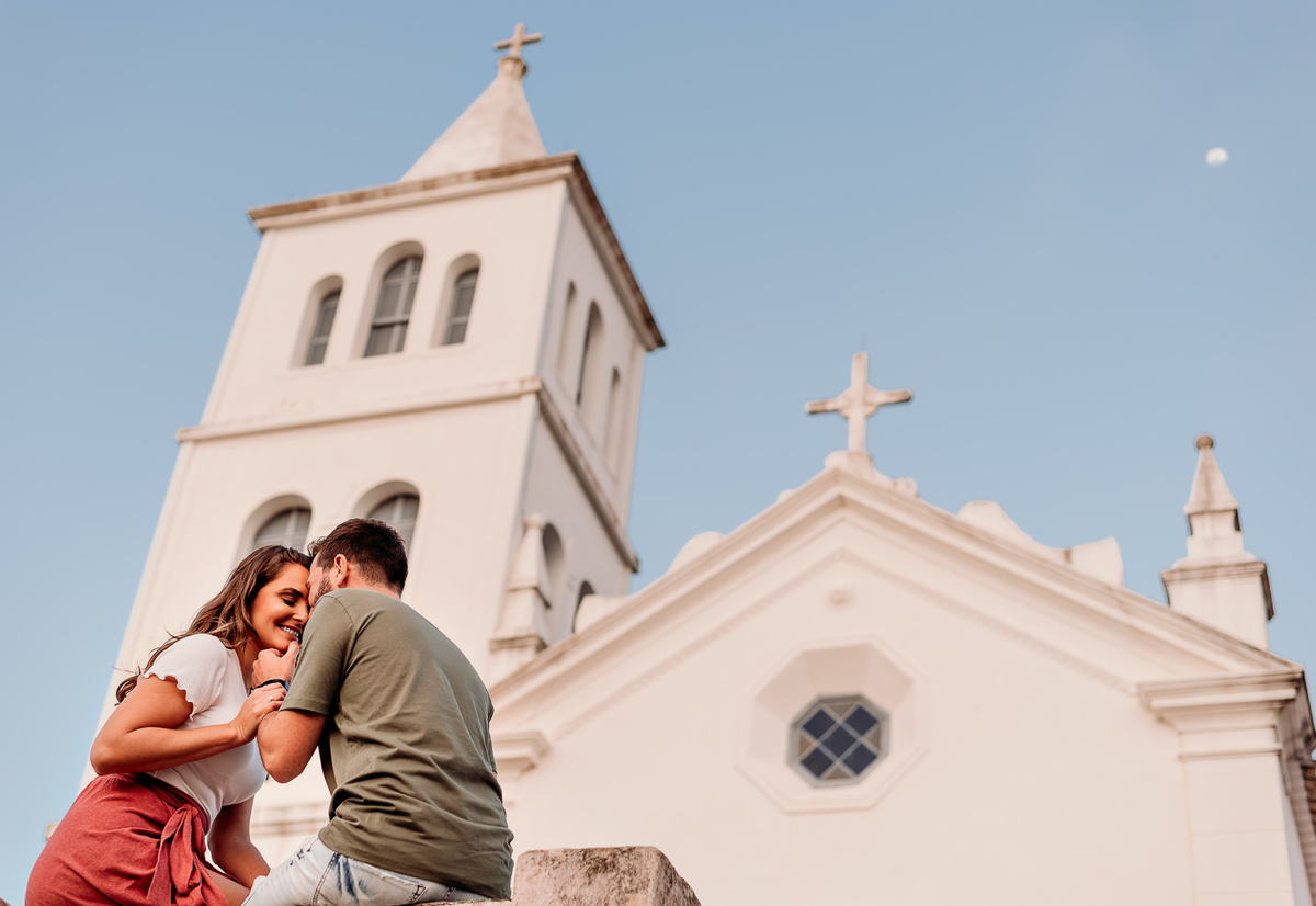 ensaio-pre-casamento-na-igreja-em-garopaba-fotografo-yuri-nuunes