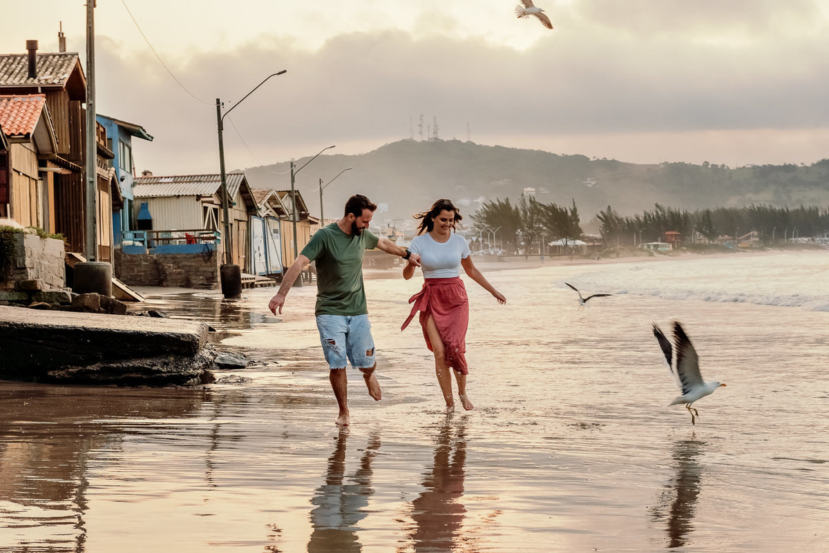 ensaio-pre-casamento-na-praia-de-garopaba-fotografo-yuri-nunes