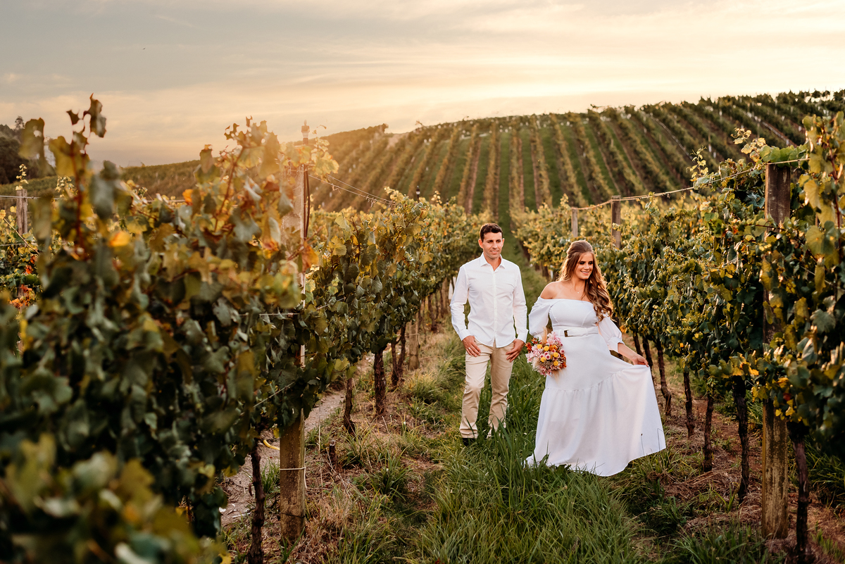 ensaio-de-casal-vinícola-argenta-em-flores-da-cunha-fotógrafo-de-casamento-em-flores-da-cunha-yuri-nunes-ensaio-em-parreirais-vale-dos-vinhedos