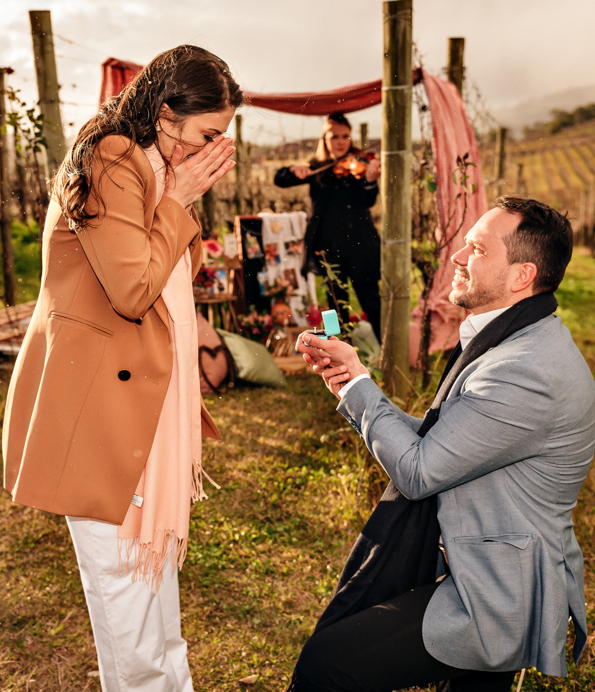 surpresa-no-pedido-de-noivado-surpresa-em-meio-as-vinhas-no-hotle-spa-do-vinho-em-bento-goncalves-fotos-no-vale-dos-vinhedos