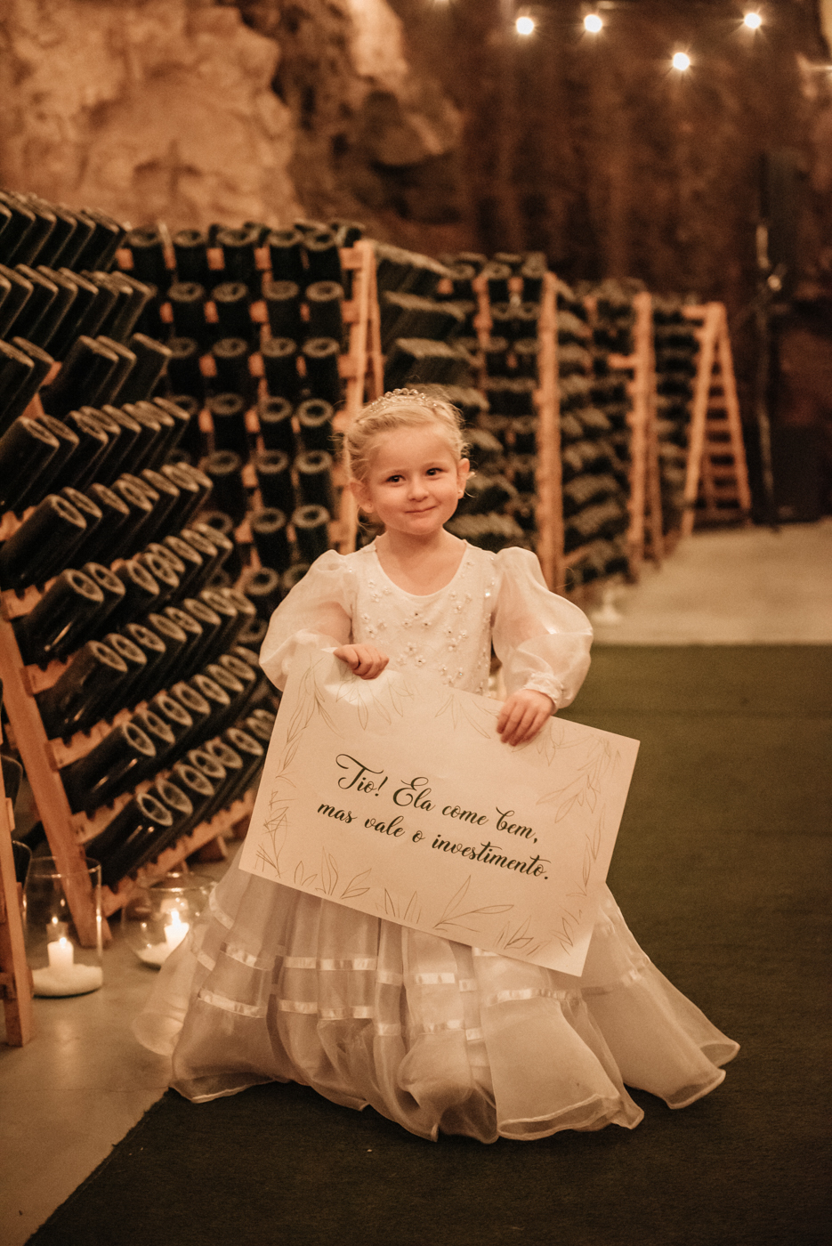 dama-de-honra-placa-la-vem-a-noiva-fotografo-de-casamento-em-bento-goncalves-casar-no-vale-dos-vinhedos-vinicola-marco-luigi-em-bento-goncalves