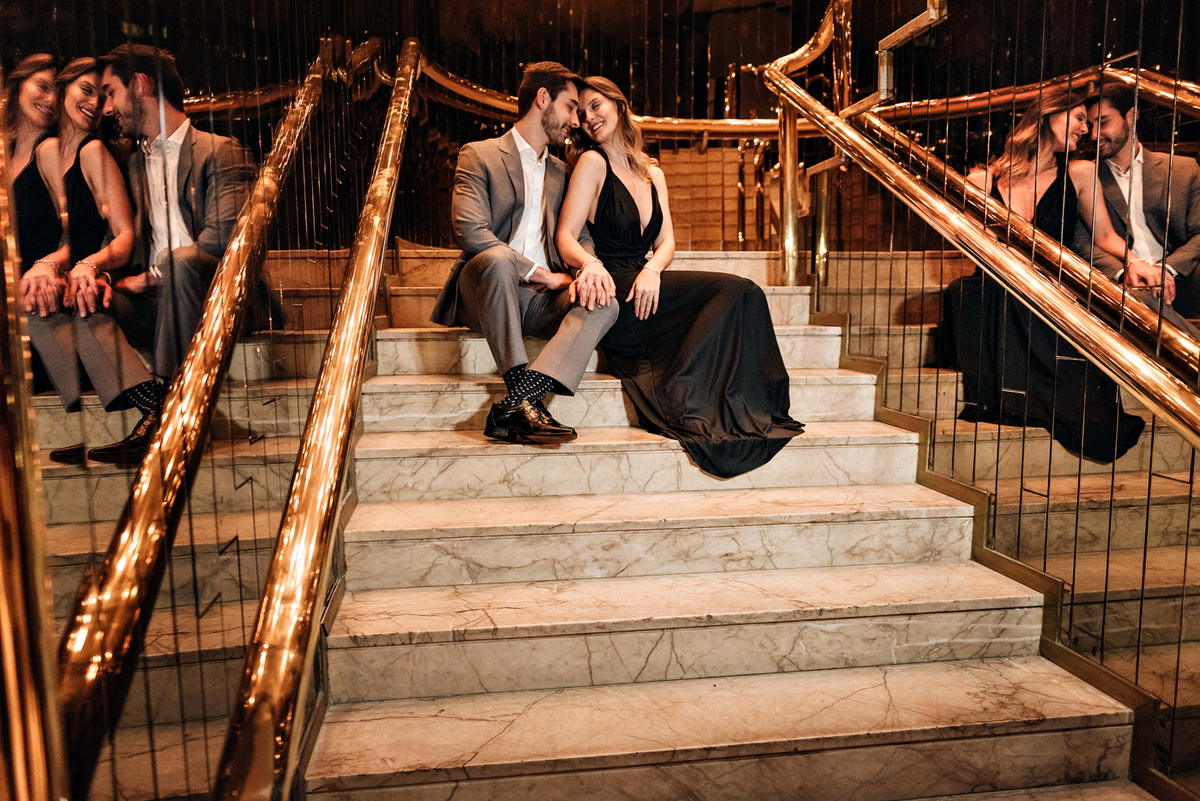 escada-dourada-em-sao-paulo-ensaio-fotografico-de-pre-casamento-em-sao-paulo-fotografo-de-casamento-em-sao-paulo