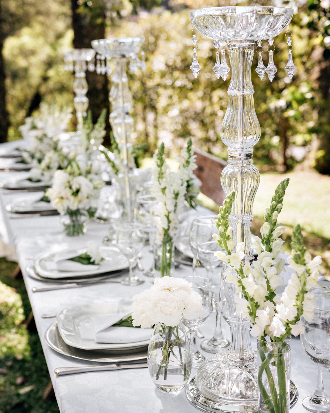 decoração-de-casamento-ao-ar-livre-com-castiçal