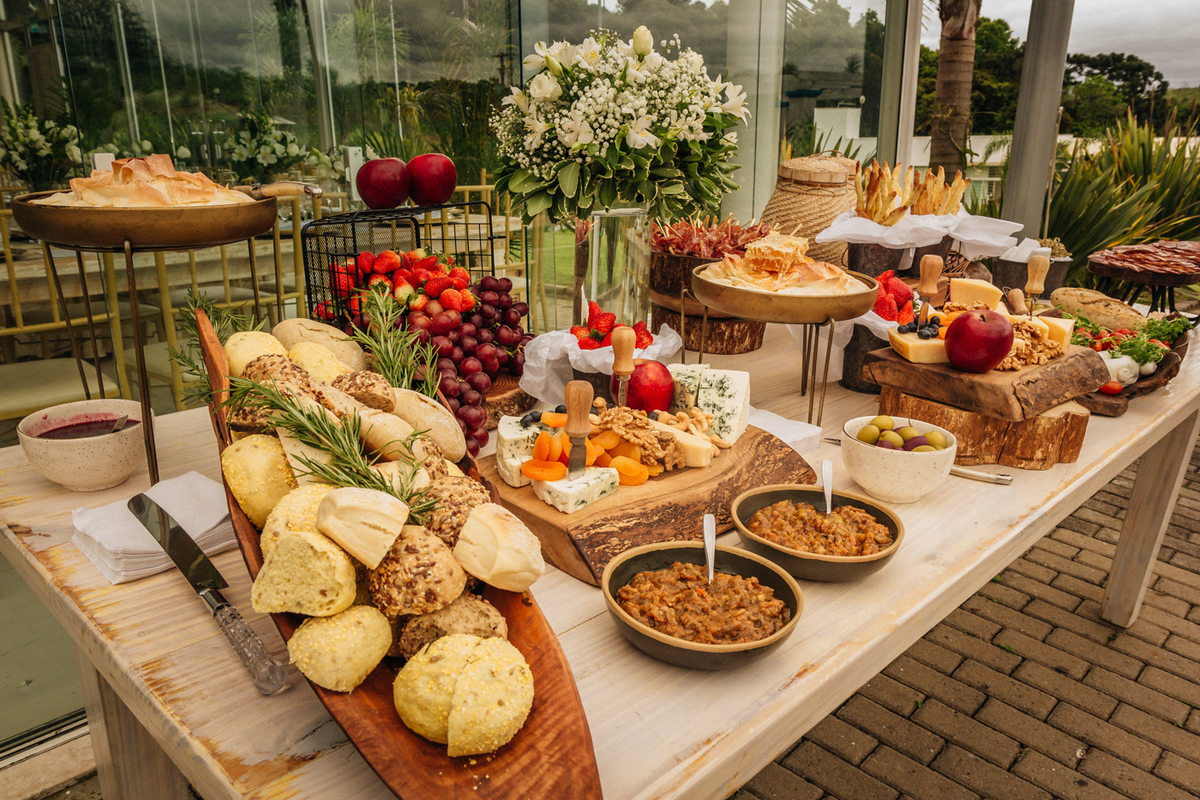 mesa-de-recepção-dos-convidados-santorini-gardem-em-bento-goncalves