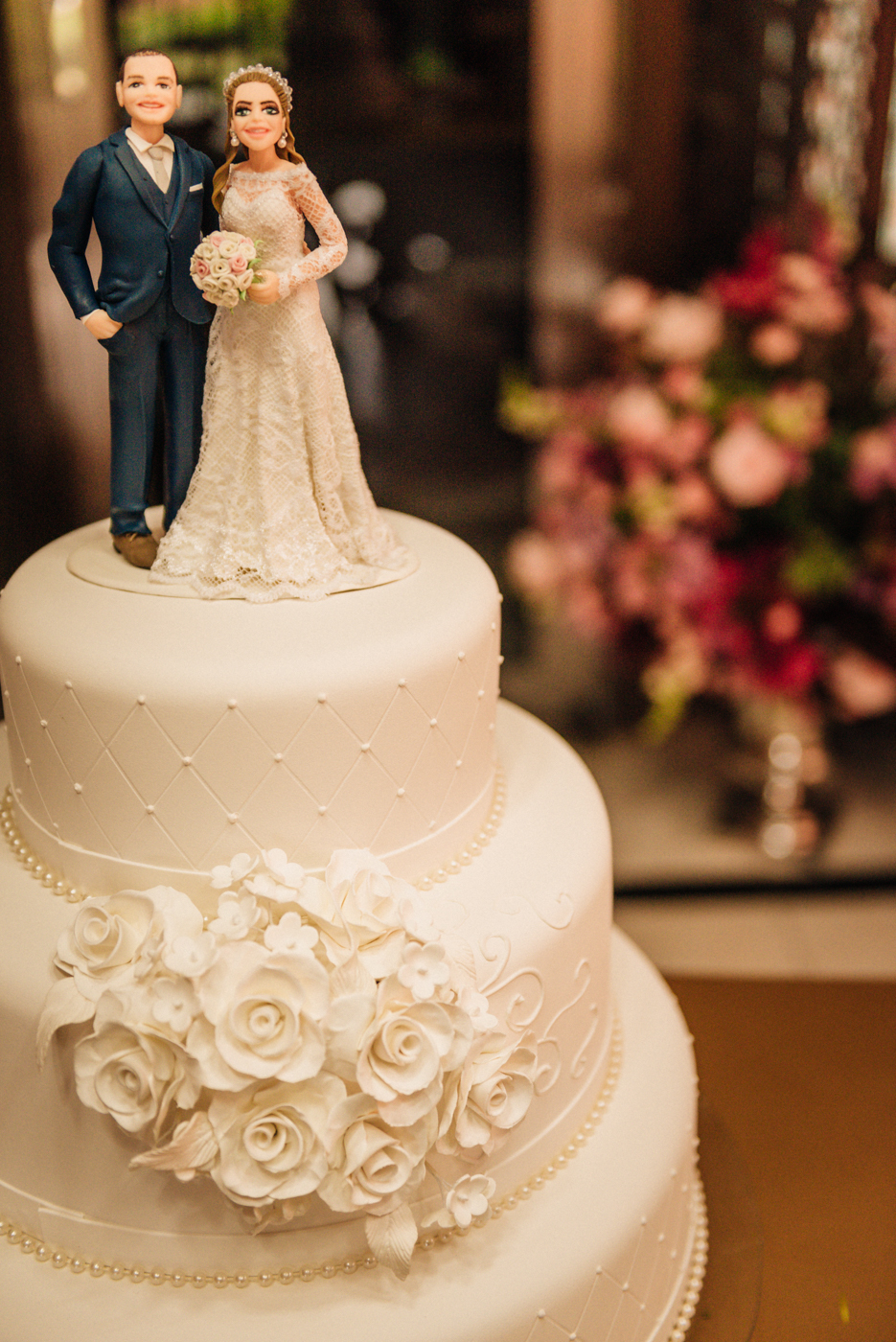 topo-de-bolo-personalizado-de-noivos-em-biscuit