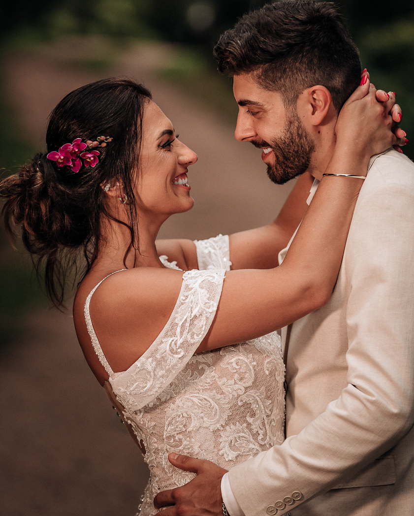 noivos-em-casamento-ao-ar-livre-estancia-lomba-grande-yuri-nunes-fotografia