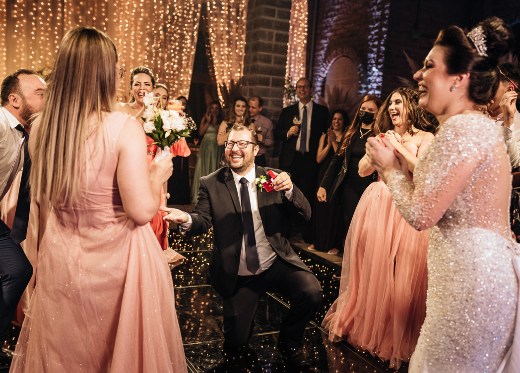 pedido-de-noivado-em-festa-de-casamento