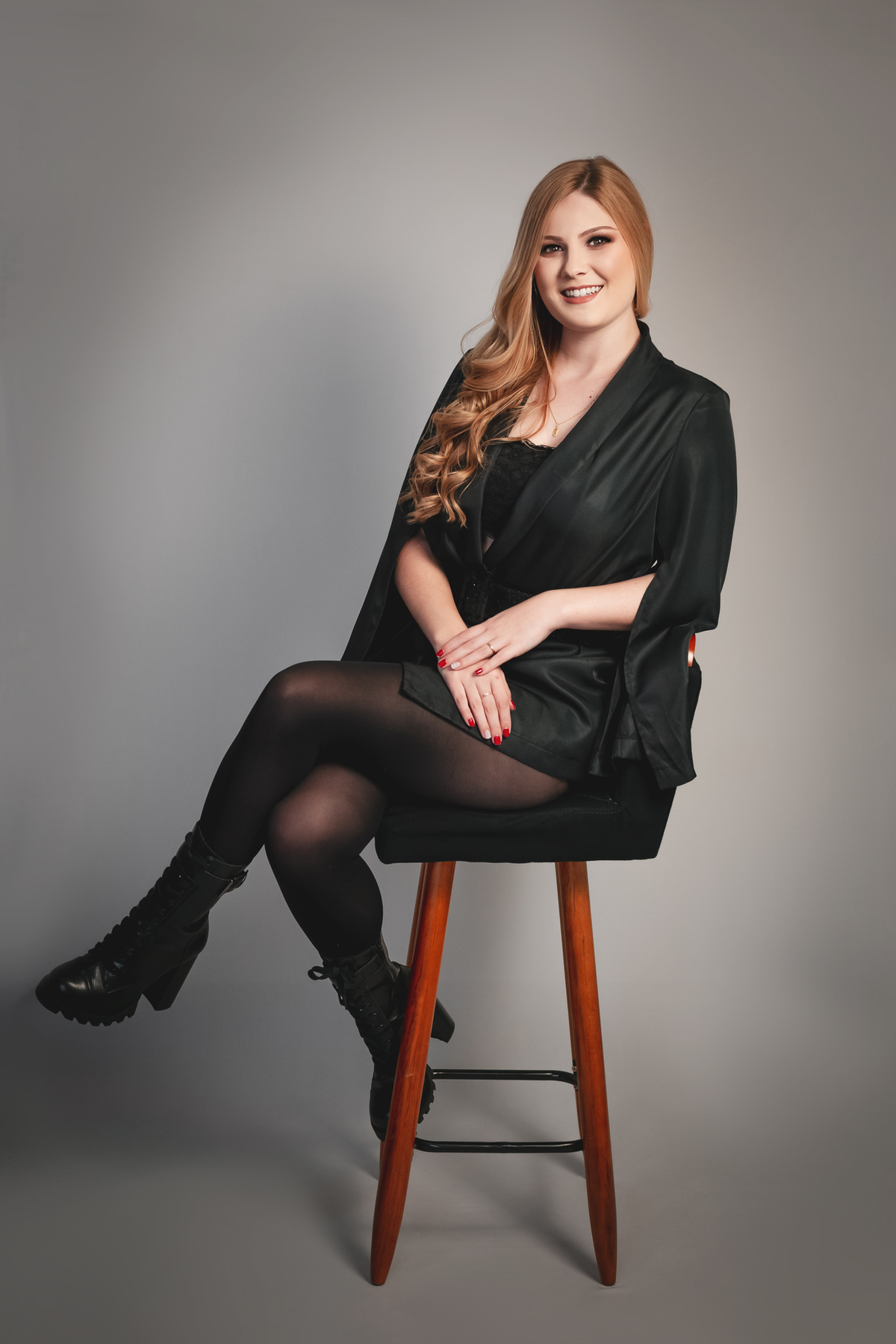 Suellen Oliveira.
roupa preta.