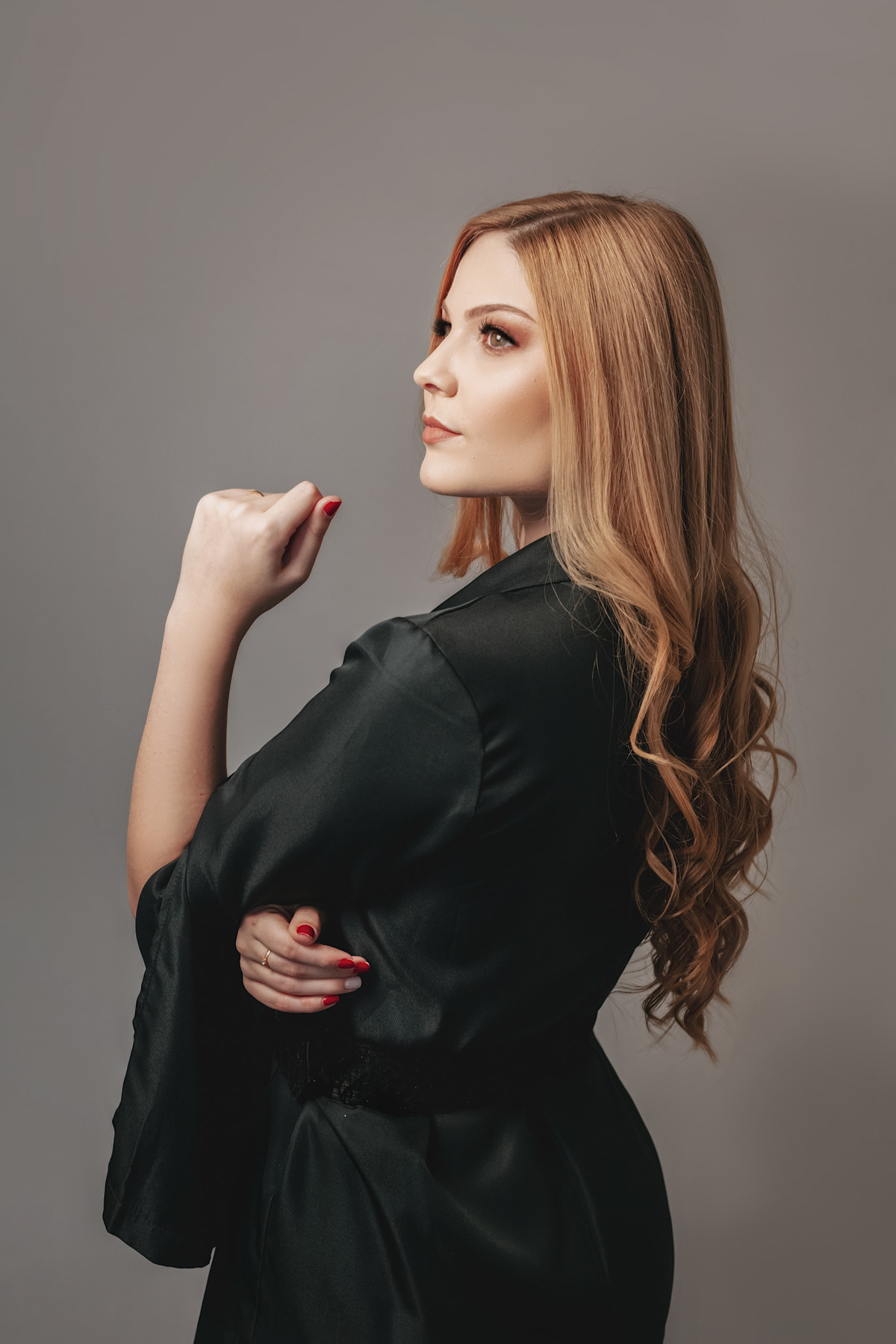 Suellen Oliveira.
foto de perfil de lado.