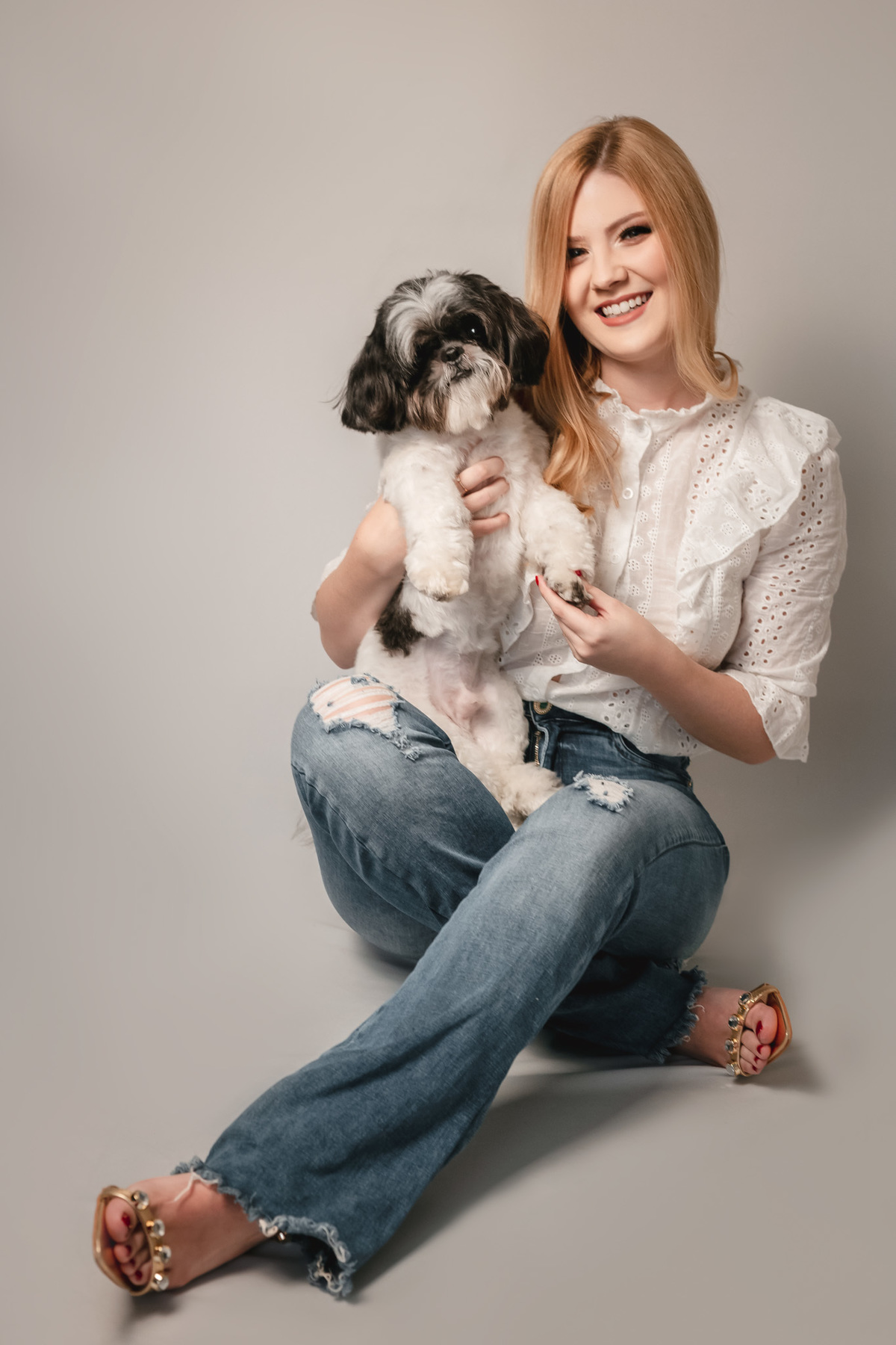 Suellen oliveira.
foto com cachorro