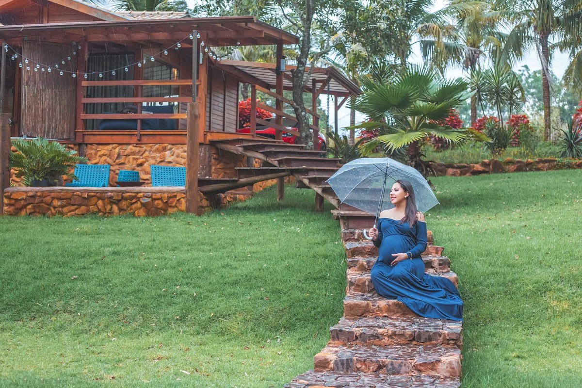 Suellen Oliveira.
escada, carro, casa, guarda chuva, chuva.