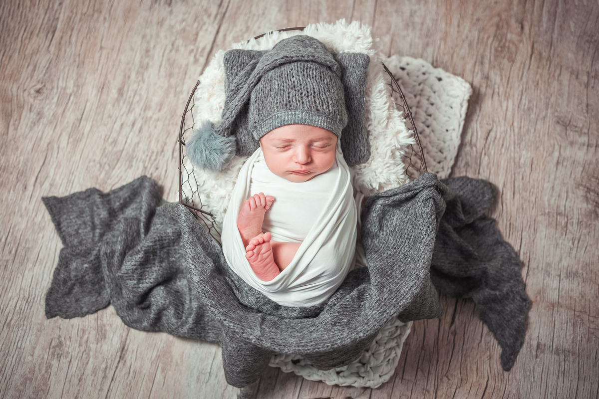 Suellen Oliveira.
bebe no cesto.