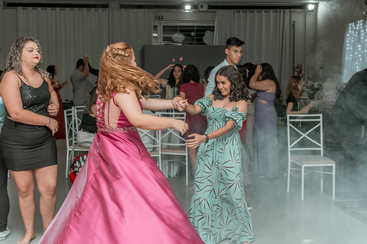 Suellen Oliveira.
festa música.