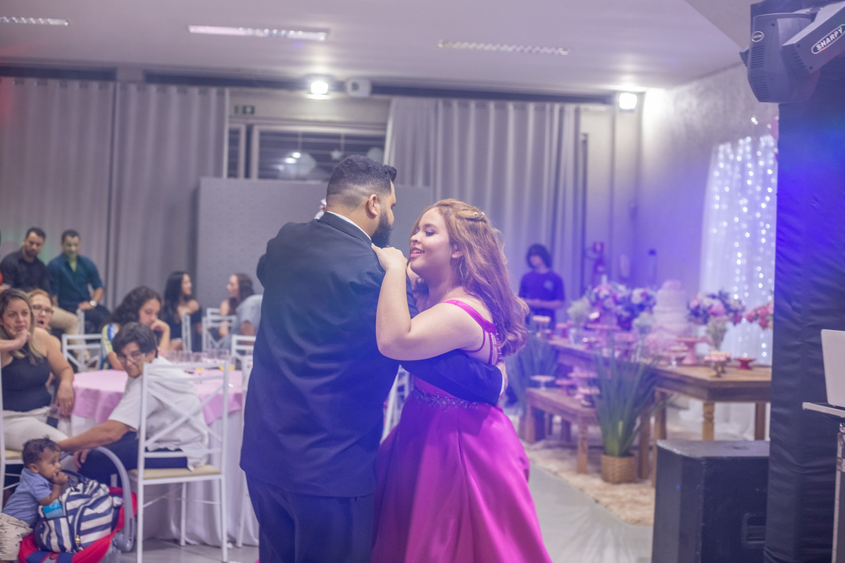 Suellen Oliveira.
valsa.