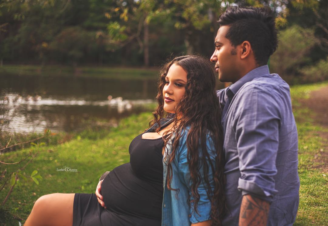 casal olhando o horizonte