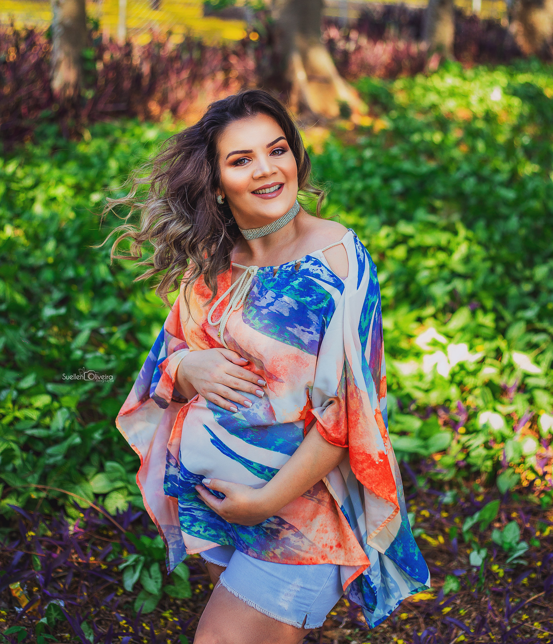 gestante balancando o cabelo