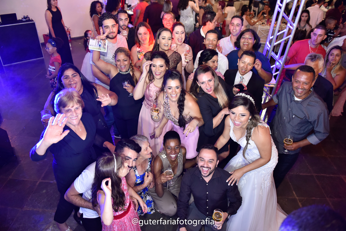 foto-da-galera,casamento,buffet-campinas,pista-de-dança