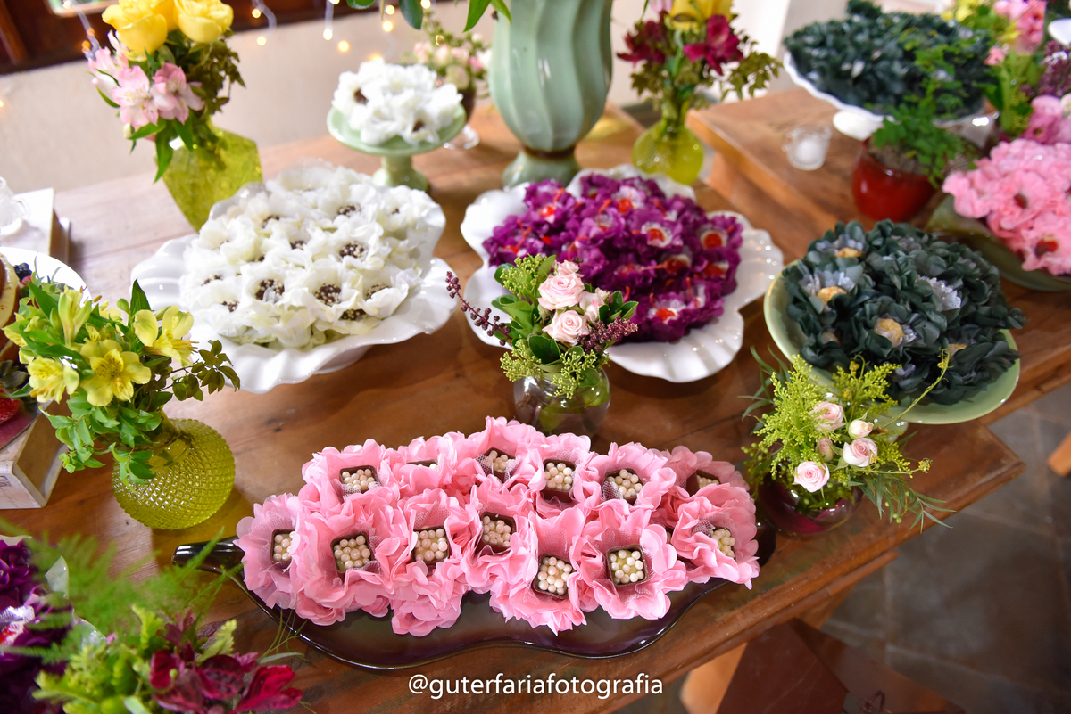 doces-de-casamento,clima-tropical-buffet,forminhas-de-doces,mesa-rustica,cerimonial,fotografo-bom-preço