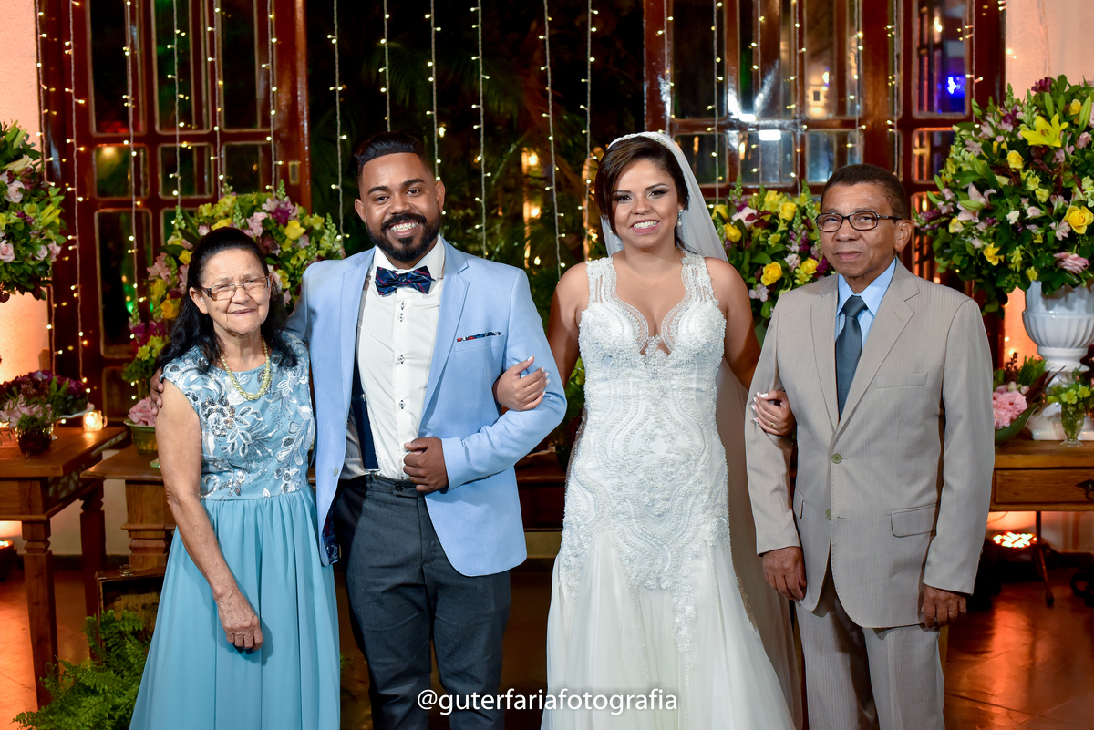 pais-da-noiva,vestido-sereia,veu-de-noiva,terno,gravata-borboleta,vestido-de-festa,casamento