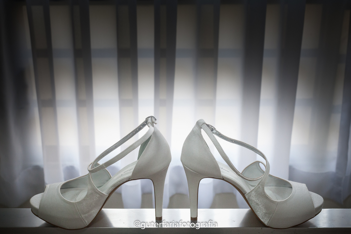sapato-de-noiva,sapato-branco,casamento-fotografo-de-casamento.