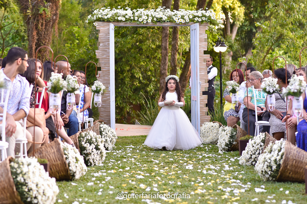 casamento-ao-ar-livre,dama-de-honra,bromelias,cerimonial,fotografo-em-campinas