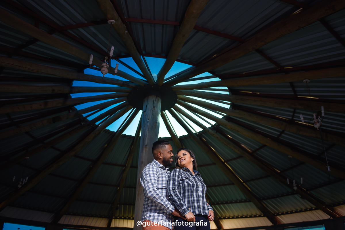 ensaio, ensaio casal, pre wedding, noivos, fotos, fotografo, fotografia, guter, paulinia, campinas. lindos, amor, sessão, namoro, noivado, casamento, casar, noiva, noivo, book, casal, alegria, sorriso, vila antiga, estrada, parque, save the date, futebol