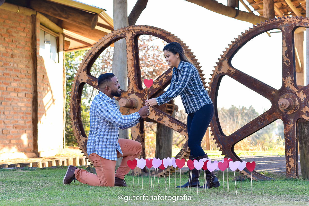 ensaio, ensaio casal, pre wedding, noivos, fotos, fotografo, fotografia, guter, paulinia, campinas. lindos, amor, sessão, namoro, noivado, casamento, casar, noiva, noivo, book, casal, alegria, sorriso, vila antiga, estrada, parque, save the date, futebol