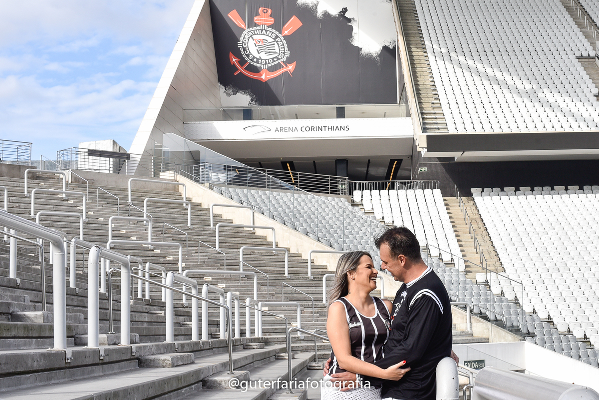 ensaio na arena Corinthians,ensaio, ensaio casal, pre wedding, noivos, fotos, fotografo, fotografia, guter, paulinia, campinas. lindos, amor, sessão, namoro, noivado, casamento, casar, noiva, noivo, book, casal, alegria, sorriso, corinthianos, timão
