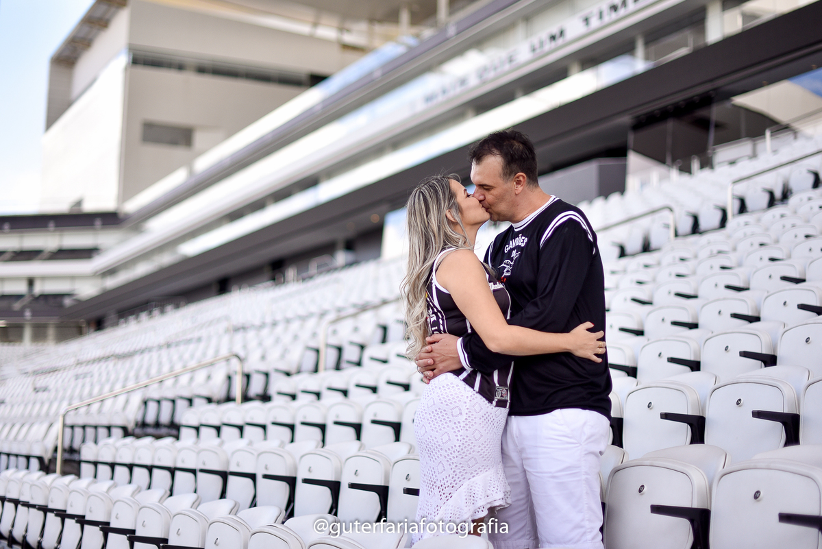 ensaio na arena Corinthians,ensaio, ensaio casal, pre wedding, noivos, fotos, fotografo, fotografia, guter, paulinia, campinas. lindos, amor, sessão, namoro, noivado, casamento, casar, noiva, noivo, book, casal, alegria, sorriso, corinthianos, timão