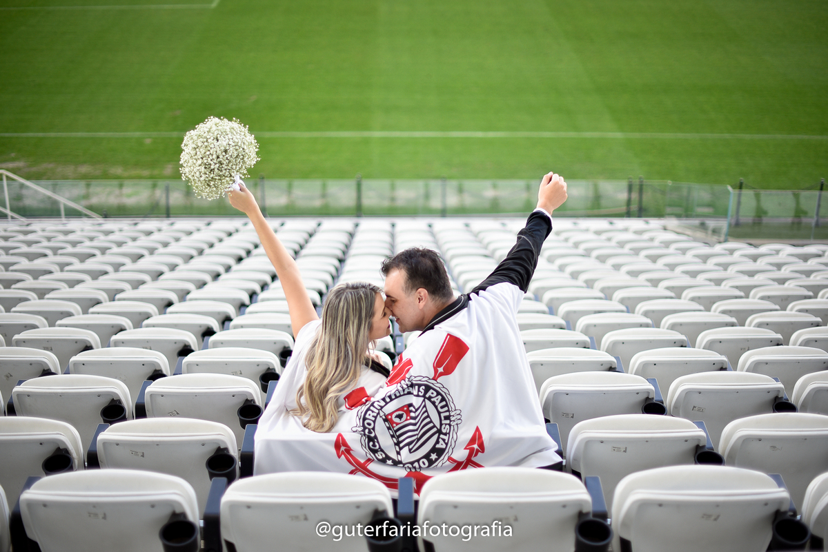 ensaio na arena Corinthians,ensaio, ensaio casal, pre wedding, noivos, fotos, fotografo, fotografia, guter, paulinia, campinas. lindos, amor, sessão, namoro, noivado, casamento, casar, noiva, noivo, book, casal, alegria, sorriso, corinthianos, timão