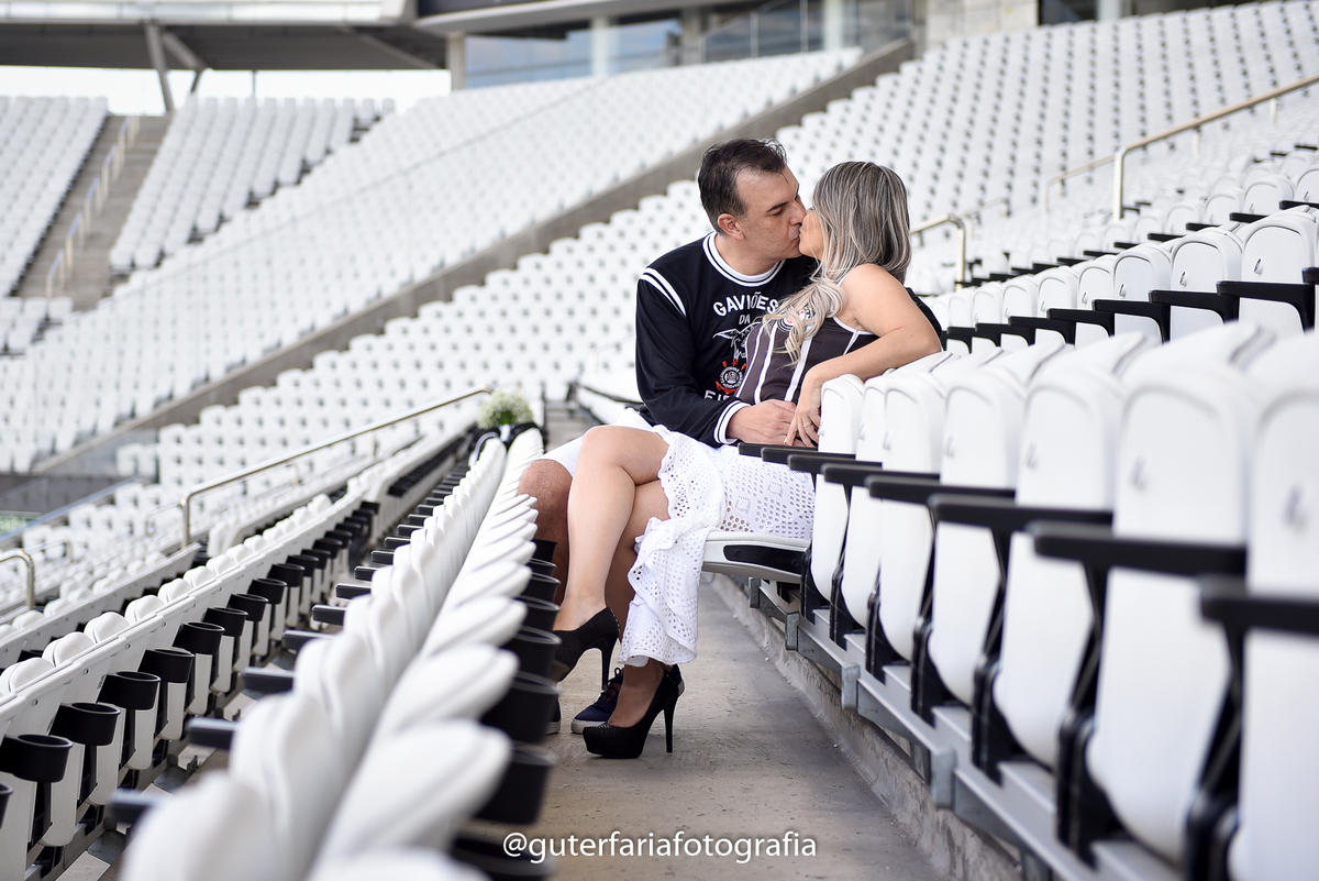 ensaio na arena Corinthians,ensaio, ensaio casal, pre wedding, noivos, fotos, fotografo, fotografia, guter, paulinia, campinas. lindos, amor, sessão, namoro, noivado, casamento, casar, noiva, noivo, book, casal, alegria, sorriso, corinthianos, timão