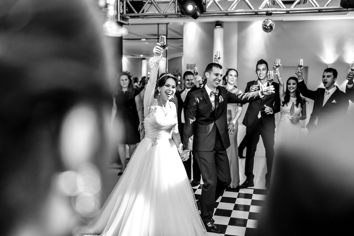 Casamento, noiva, vestido de noiva, aguinaldos, salão, dia da noiva, linda, VESTIDO, ENTRADA DA NOIVA, bolo, aldo silvestre, buffet imagem, paulínia, dj, pista, dança, igreja rosário, Paulínia, buquê, espaço supremo