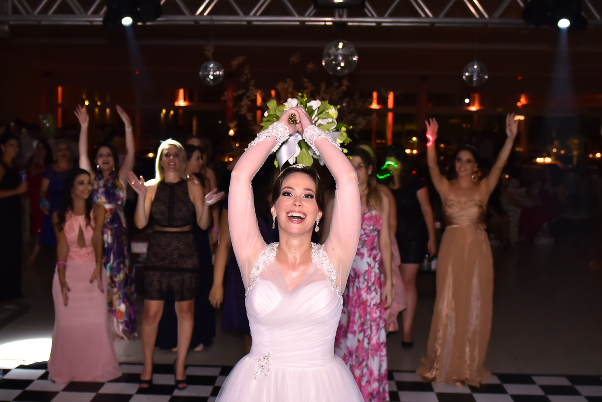 Casamento, noiva, vestido de noiva, aguinaldos, salão, dia da noiva, linda, VESTIDO, ENTRADA DA NOIVA, bolo, aldo silvestre, buffet imagem, paulínia, dj, pista, dança, igreja rosário, Paulínia, buquê, espaço supremo, escola de samba