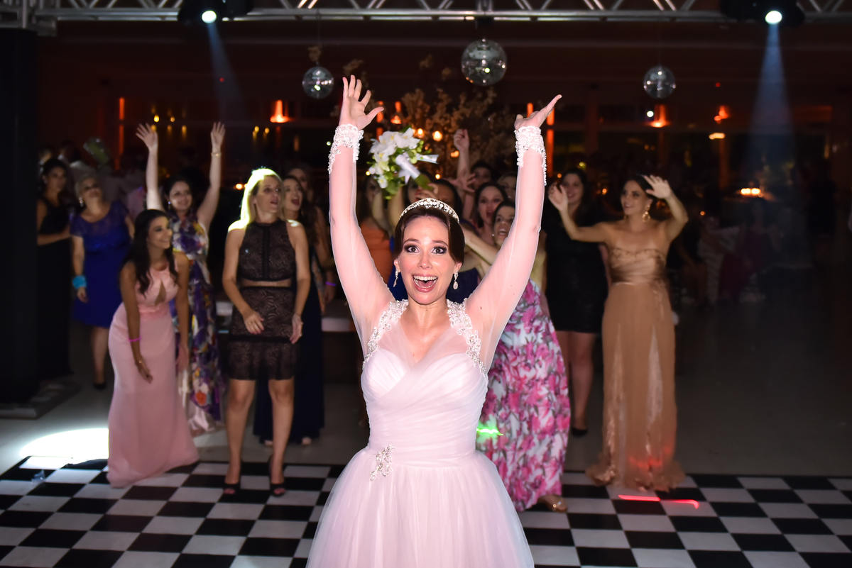 Casamento, noiva, vestido de noiva, aguinaldos, salão, dia da noiva, linda, VESTIDO, ENTRADA DA NOIVA, bolo, aldo silvestre, buffet imagem, paulínia, dj, pista, dança, igreja rosário, Paulínia, buquê, espaço supremo, escola de samba