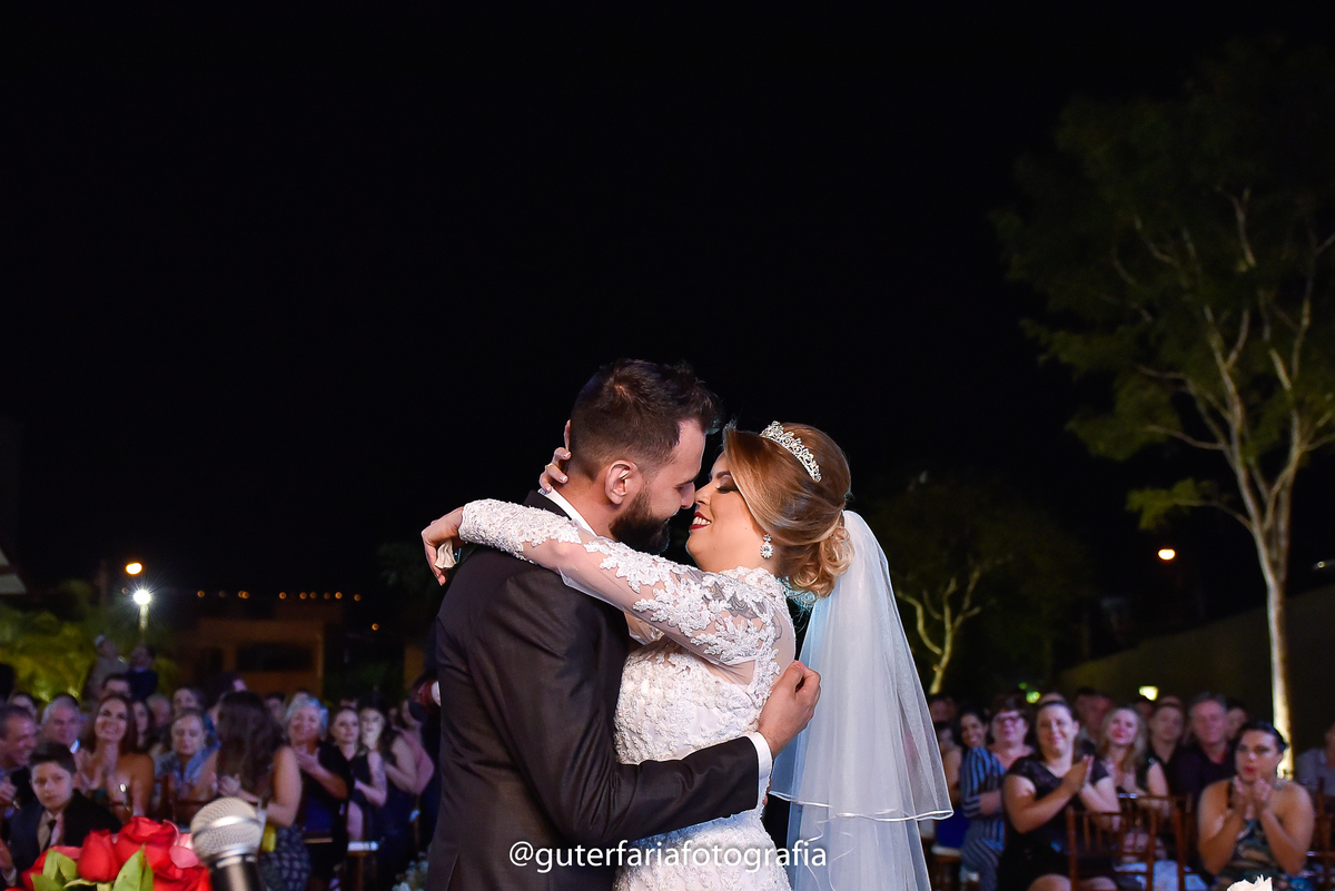 beijo-dos-noivos