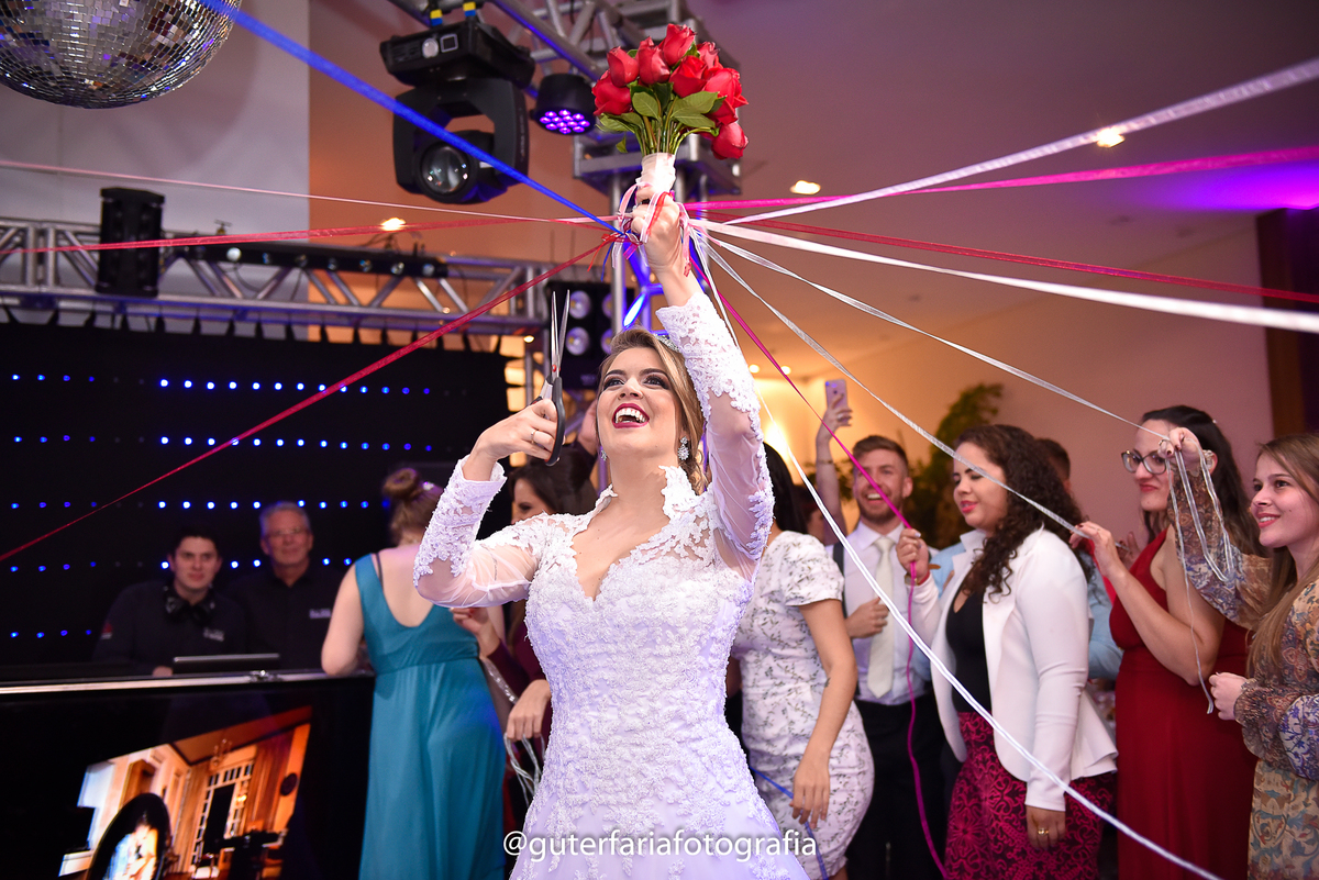 buque-de-fitas-coloridas