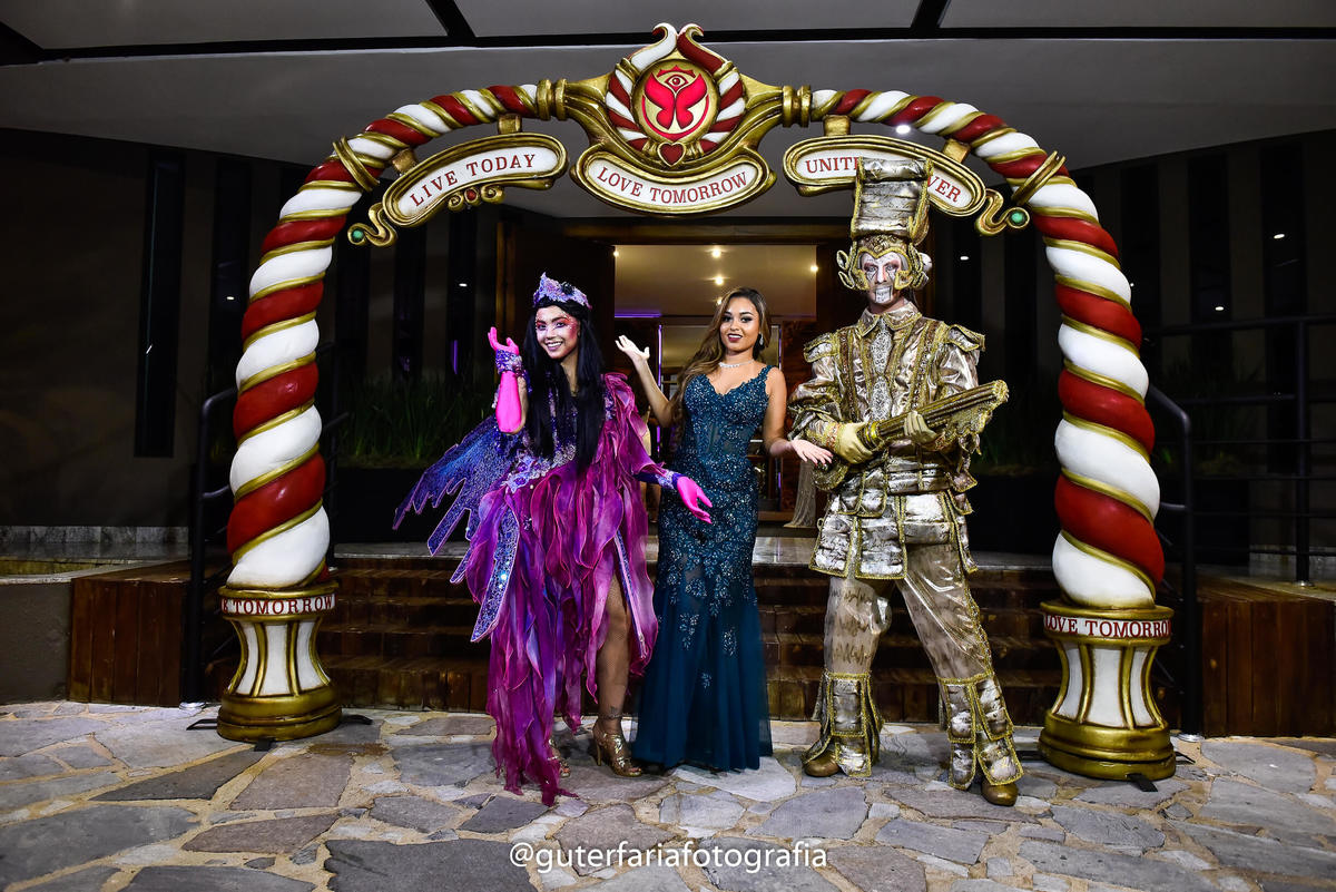 foto de debutante, Tomorrowland, la nuit,Sousas, decoração de 15 anos, fotógrafo de 15 anos, lugar para festa de 15 anos, 15 anos top, 15 anos temático, 15 anos são paulo, 15 anos, cerimonial, personagens, personagens para festa, 15 anos luxo, 15 anos top