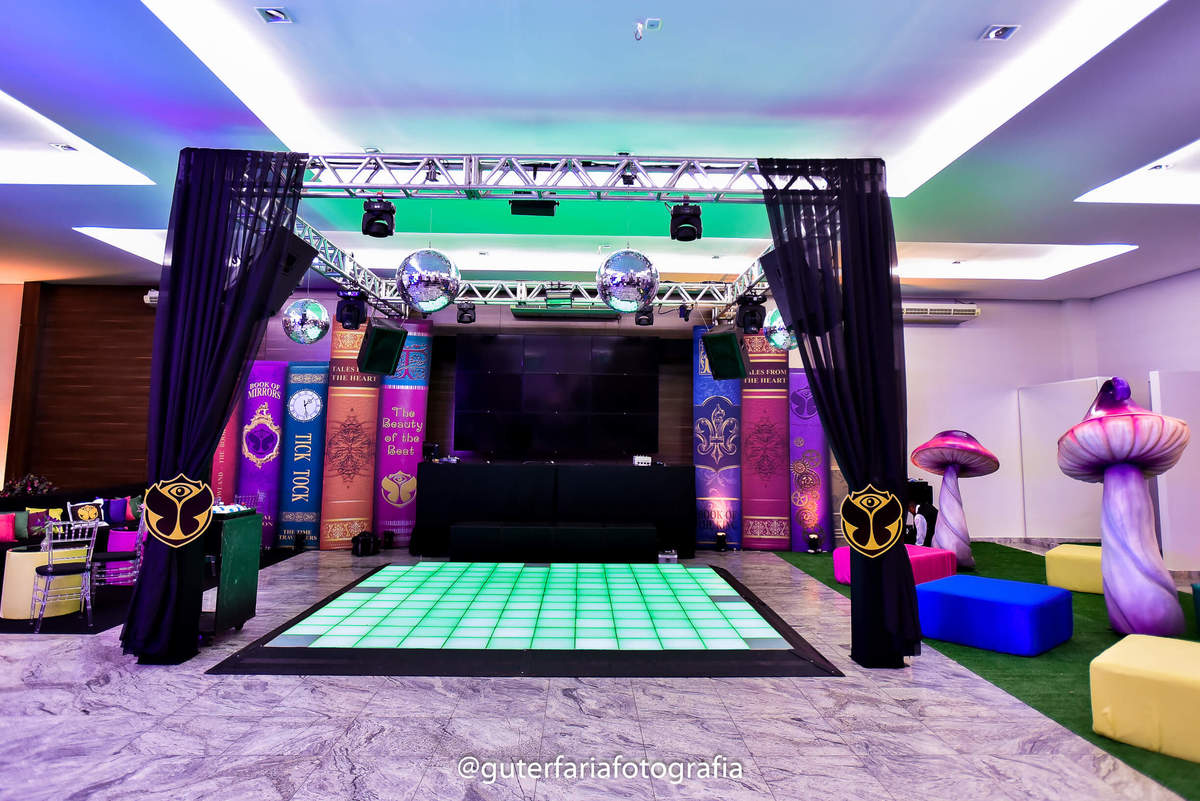 dj, pista iluminada, iluminação, festa de 15 anos, pista de dança, debutante, painel no chão, debut, festa de debutante, festão de 15 anos, mega 15 anos,