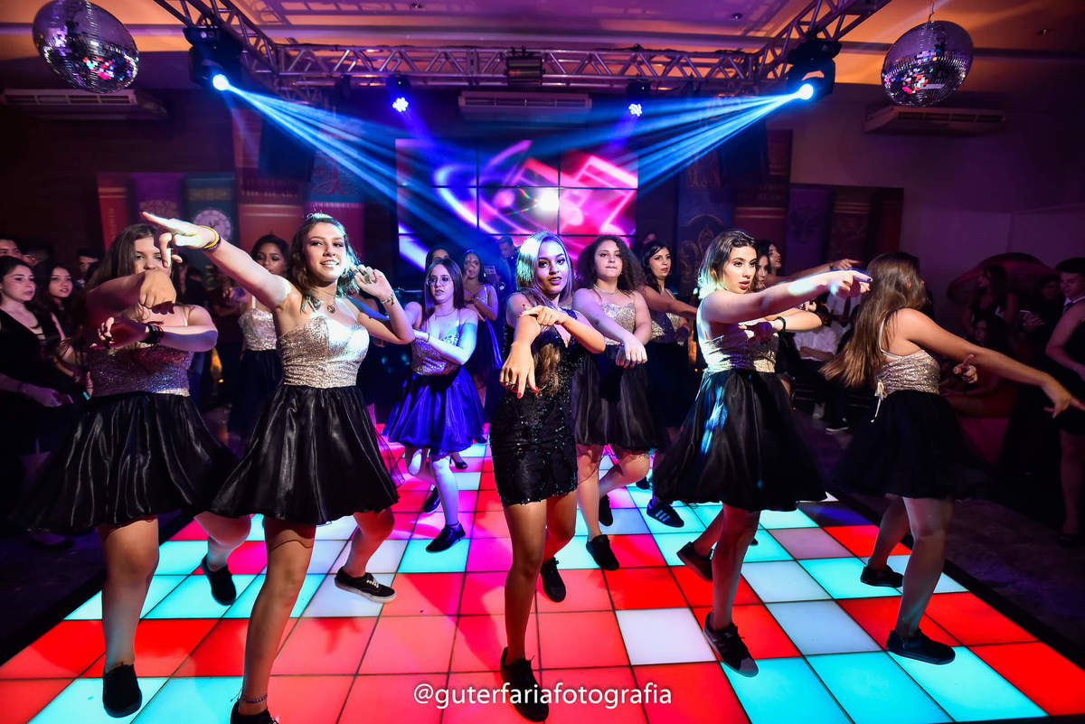 coreografia 15 anos, dança com as amigas, dança 15 anos, dança debutante, coreografia 15 anos, pista iluminada, amigas, festa, festa 15 anos, temática, tomorrowland, fotógrafo, fotógrafo 15 anos, fotografia 15 anos, balada de 15 anos