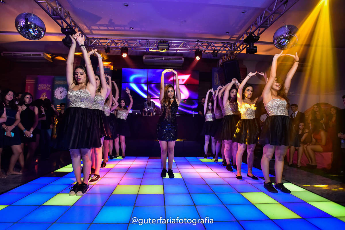 coreografia 15 anos, dança 15 anos,  dança debutante, coreografia, pista iluminada, amigas, festa, festa 15 anos, temática, tomorrowland, fotógrafo, fotógrafo 15 anos, fotografia 15anos, ideias para 15 anos, ideias para festa de 15 anos