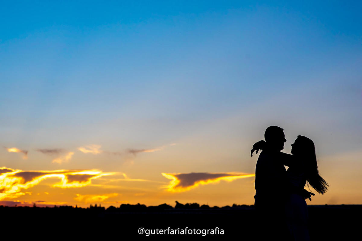 silhueta-por-do-sol,ensaio-em-Holambra,fotógrafo.
