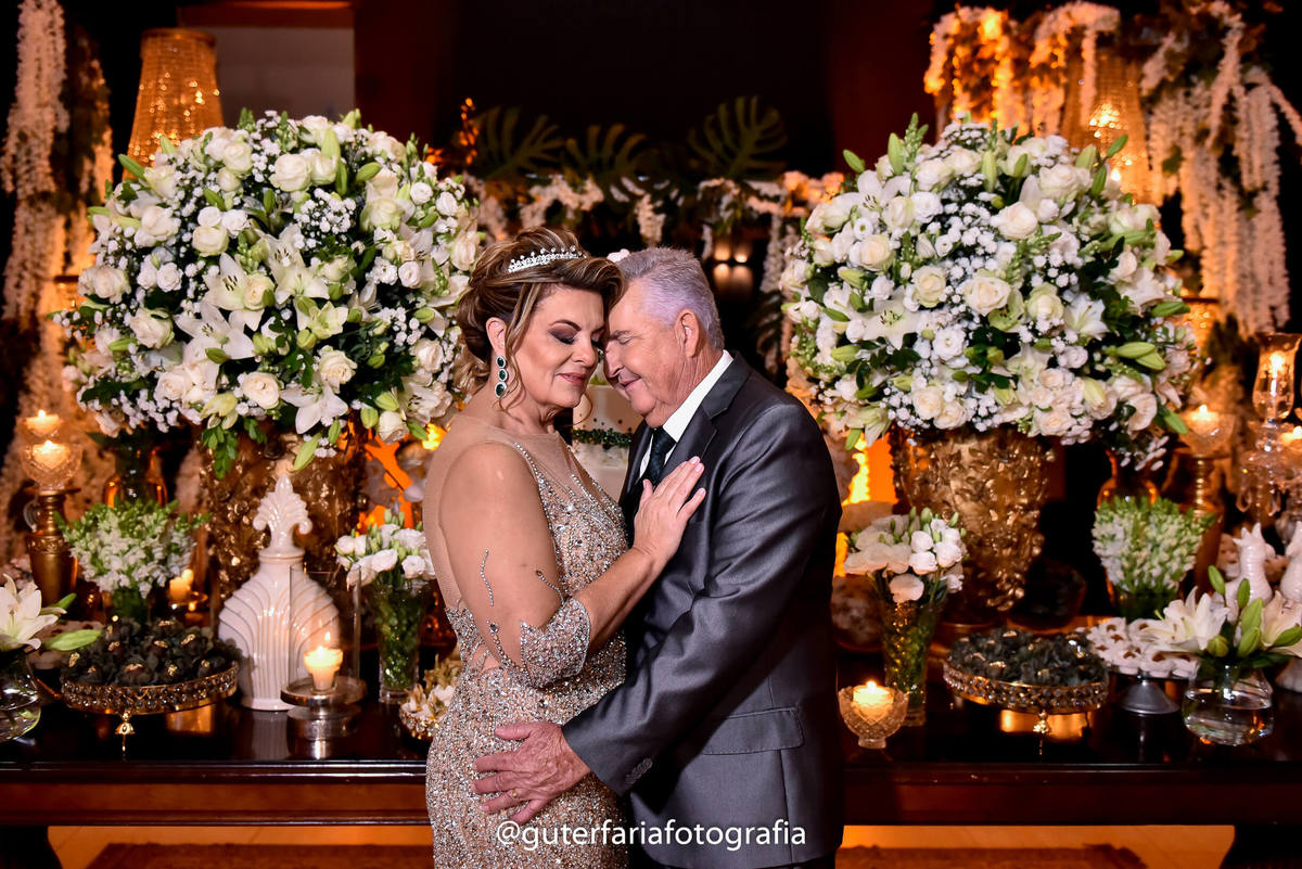 Noivos, casamento, mesa do bolo, bolo de casamento, uxo, buffet imagem, Guter Faria.