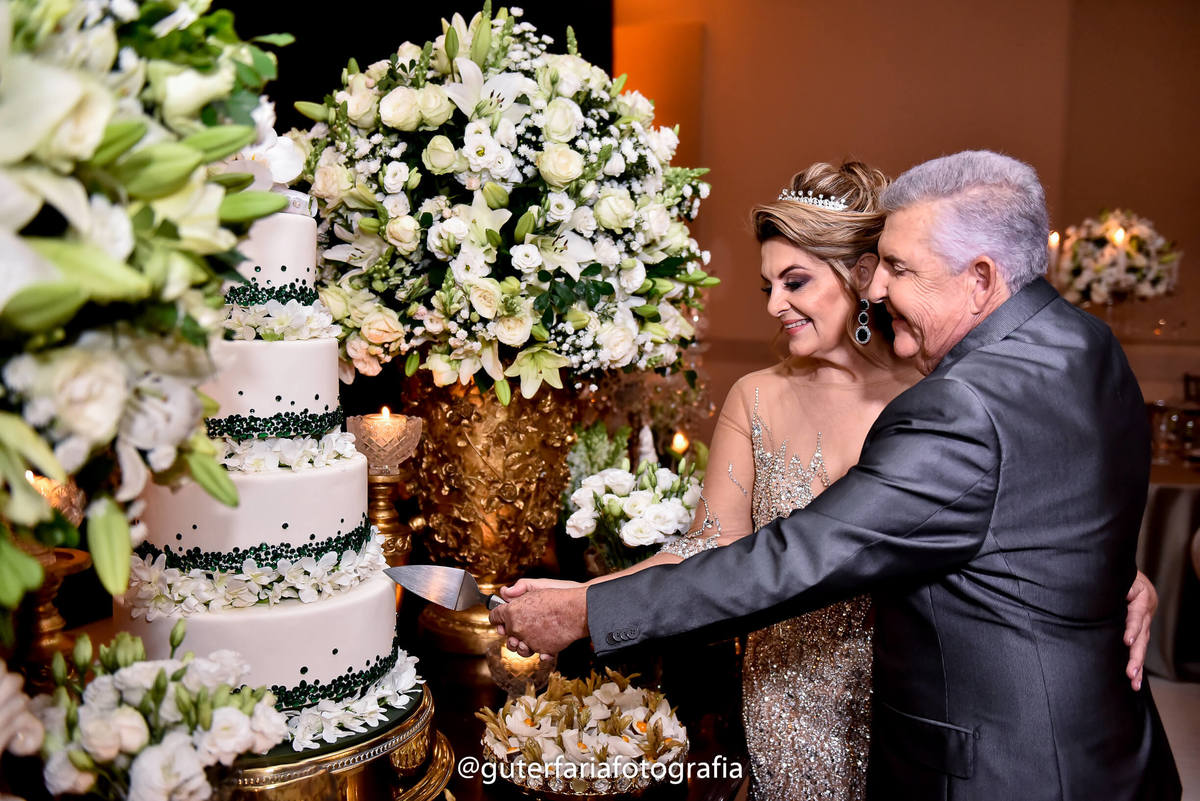Corte do bolo; Bolo decorado; bolo de casamento; Bodas; fotografo em campinas; fotografo em são paulo. Bolo para casamento, bolo lindo, bolo imponente, bolo luxuoso, bolo glamuroso.