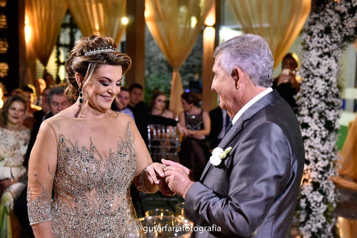 Esmeralda, luxo, sofisticação, joia, anel.