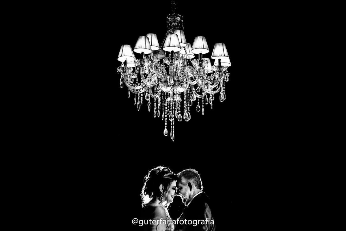 uma decoração de casamento muito linda que agregou valor e deu um ar muito luxuoso ao espaço de festa.