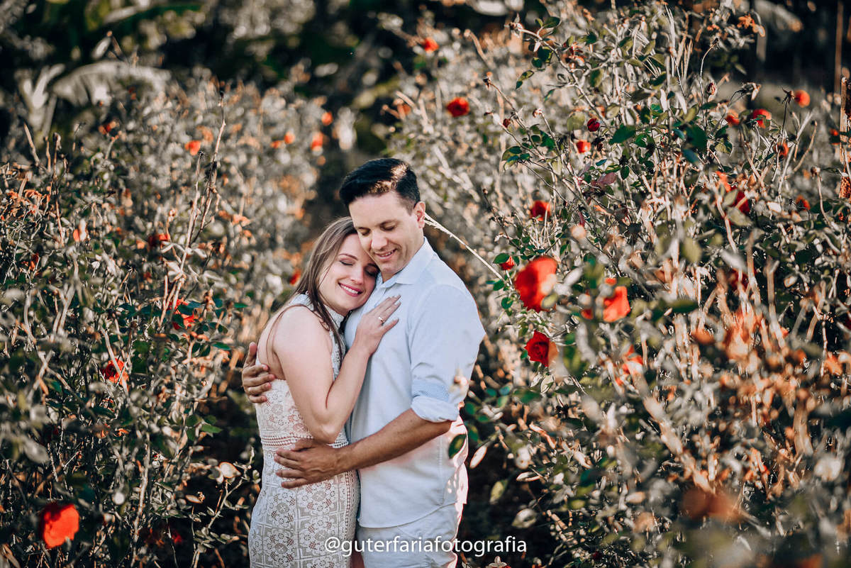 ensaio casal, pré wedding, fotógrafo de casamento, festa de casamento, buffet, cerimonial, fotógrafo bom, melhor fotografo, cachorro, noivado, Holambra, Guter Faria, ensaio no campo, casamento no campo, casamento ao ar livre, casamento de dia, cerimonia.
