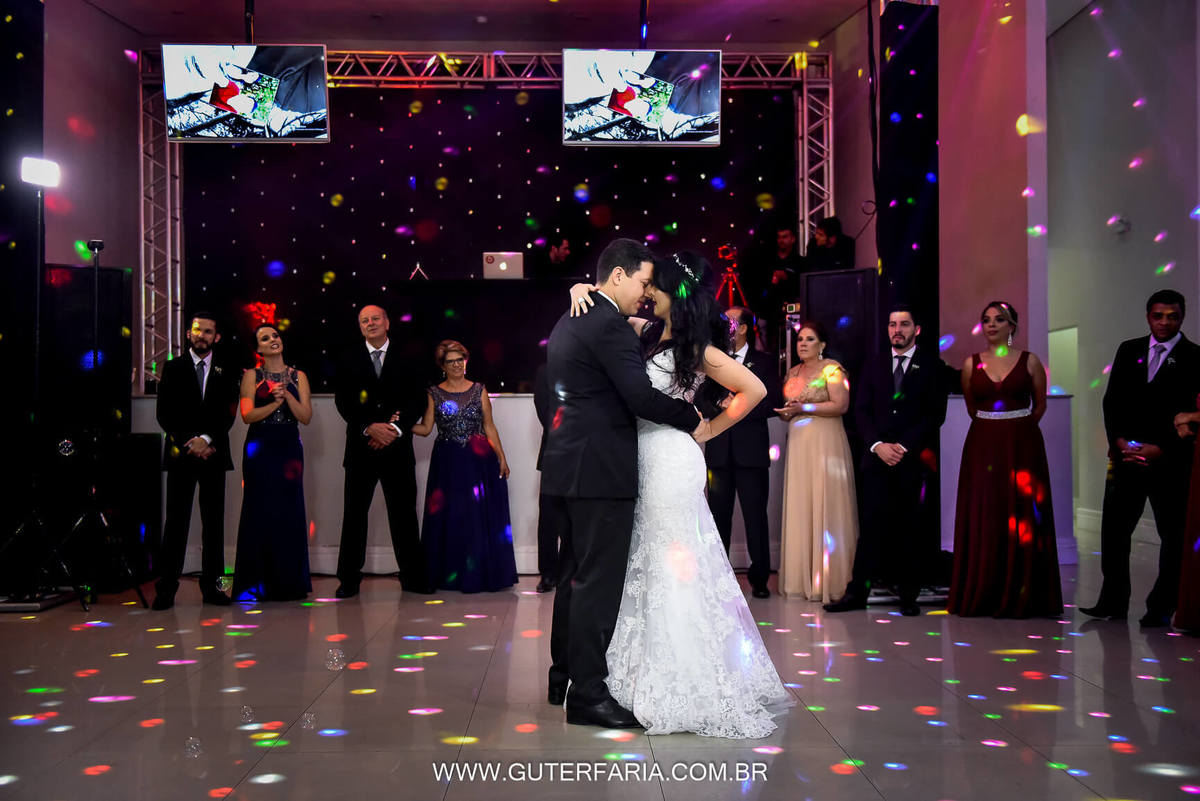 Buffet Imagem, decorador, cerimonial, noivos dançando, valsa dos noivos